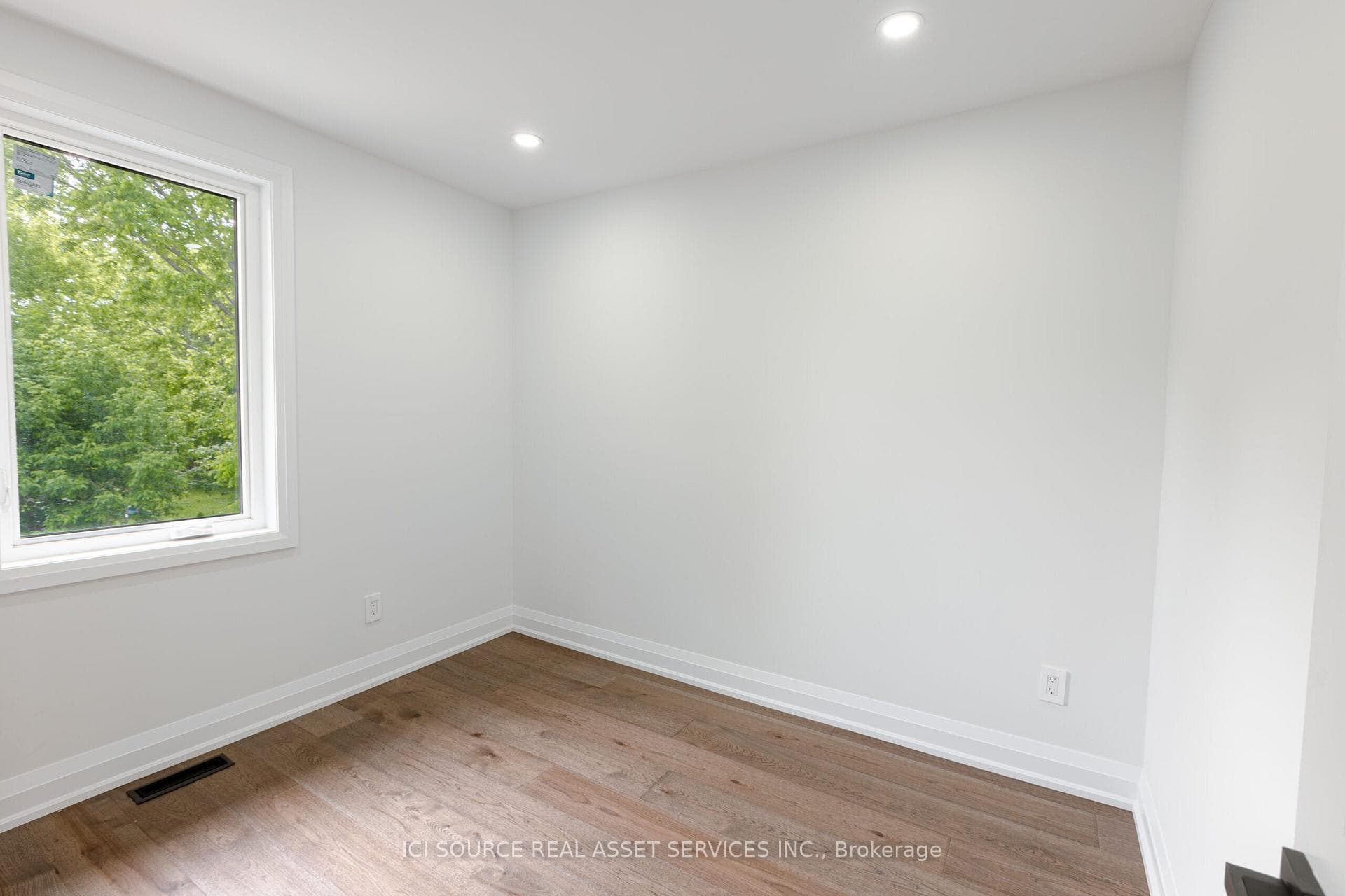 56 Nassau Street photo 17