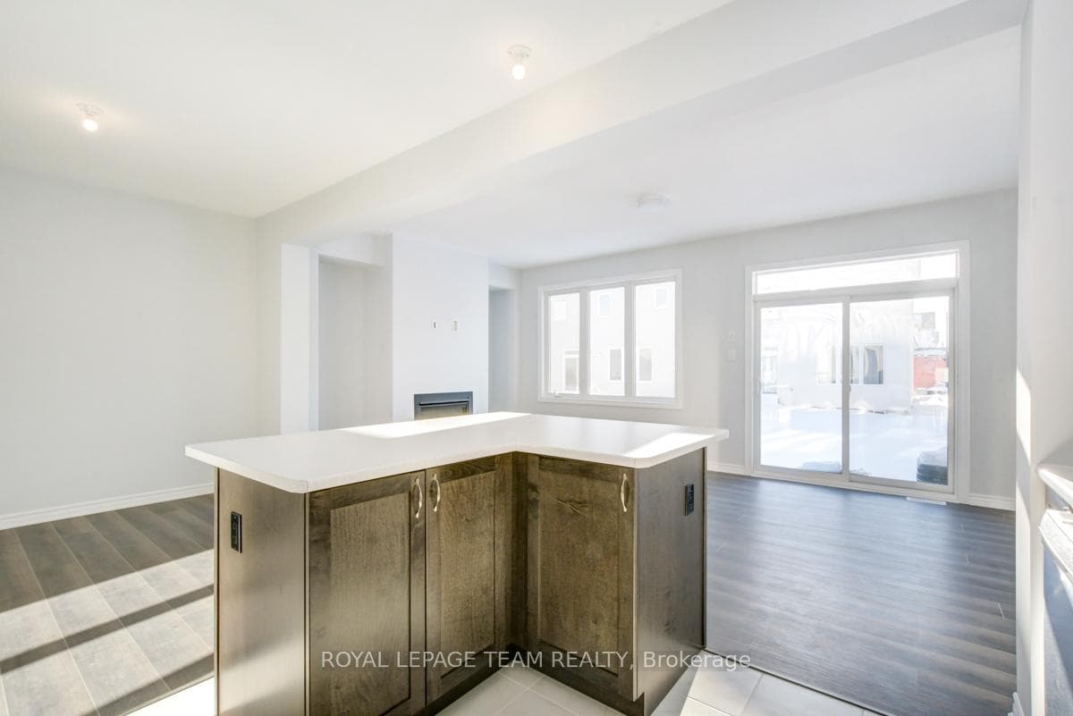 21 BERMONDSEY Way photo 14