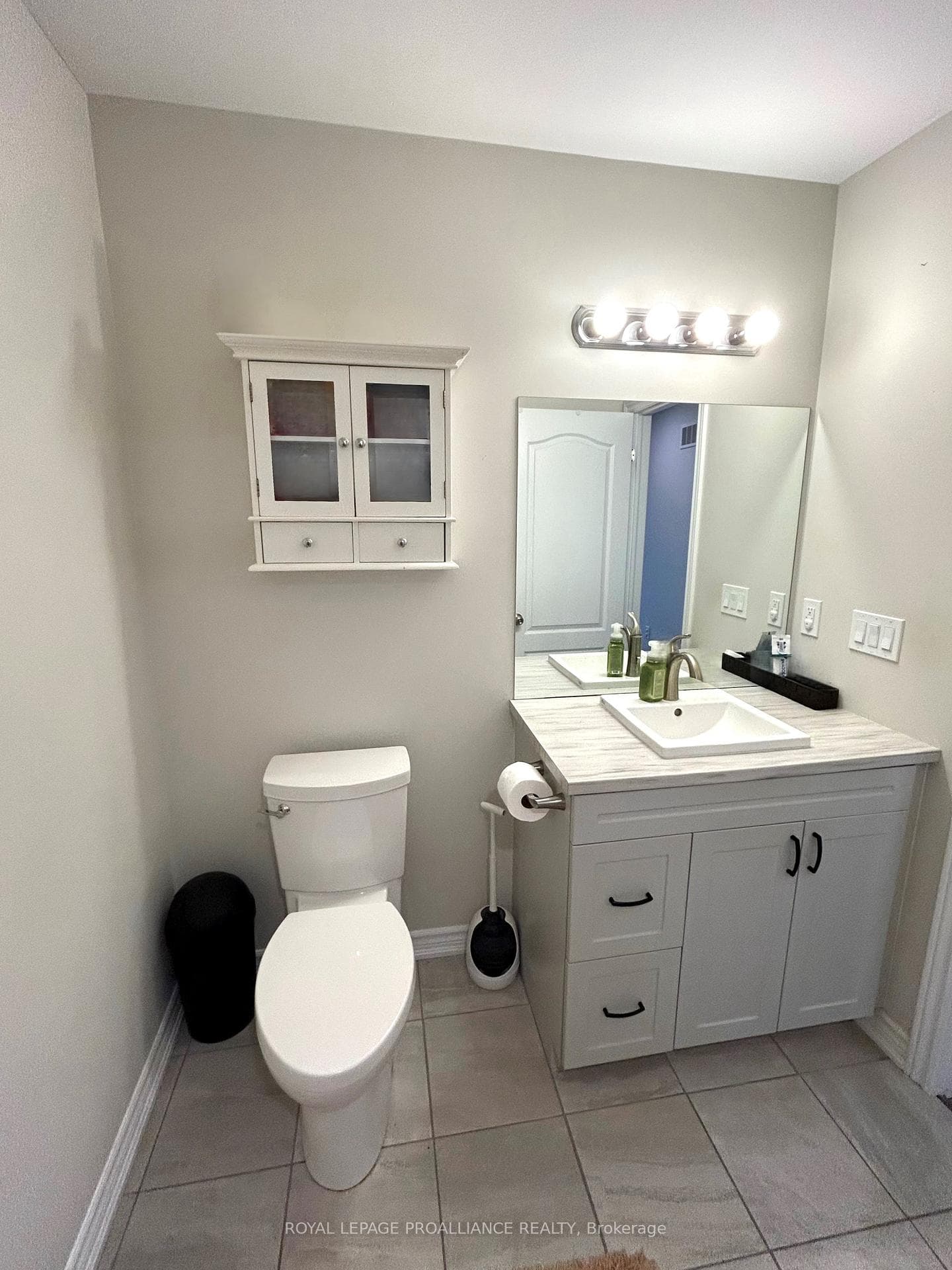 Main Bathroom-4pc