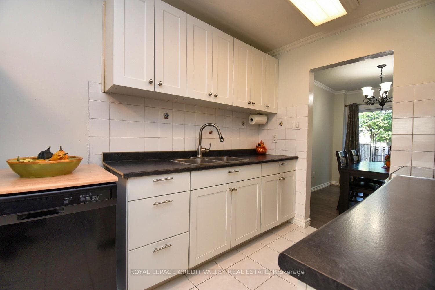 141 Fleetwood Crescent photo 12