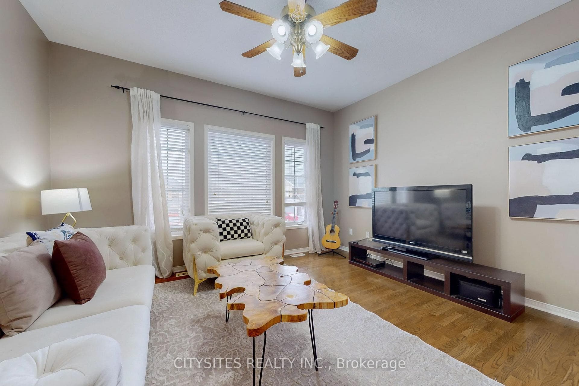 124 Crown Victoria Drive photo 24