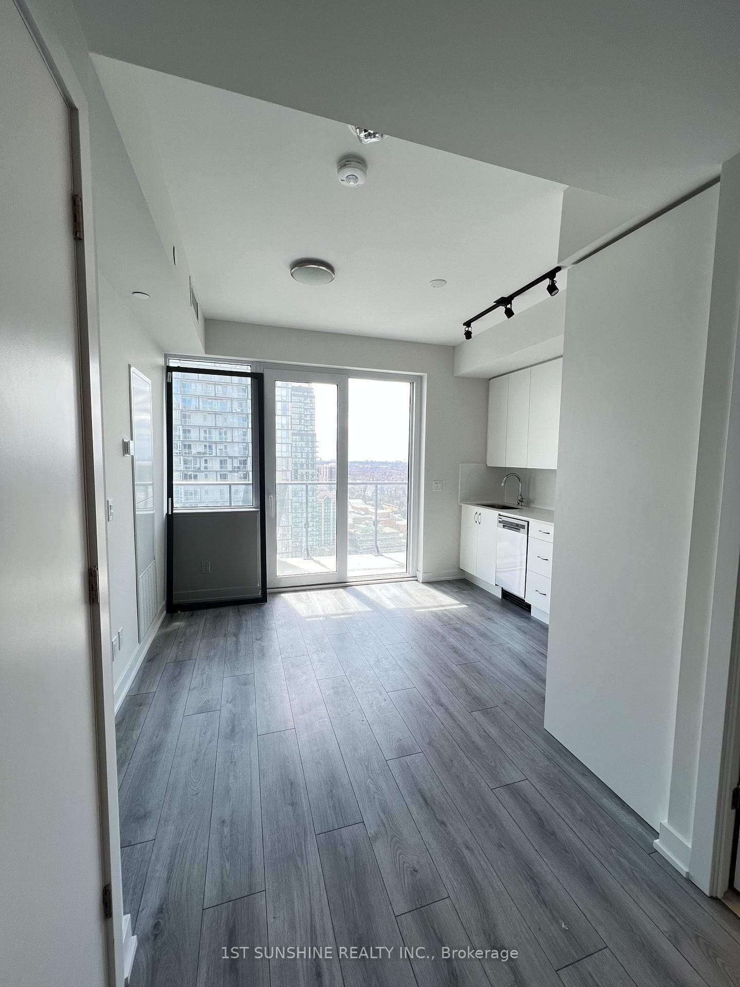 15 Ellerslie Avenue Unit 2903 photo 2