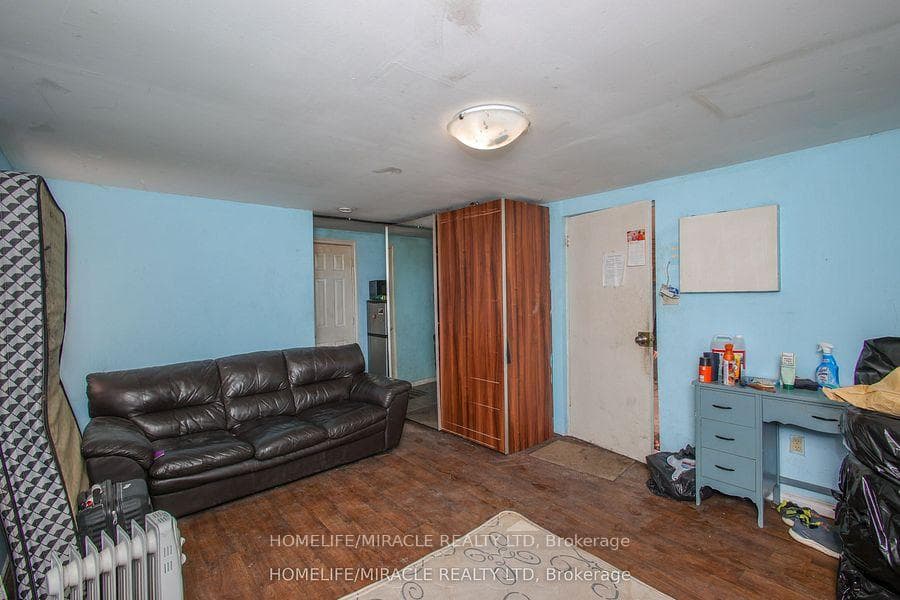 1171 Oxford Street photo 44