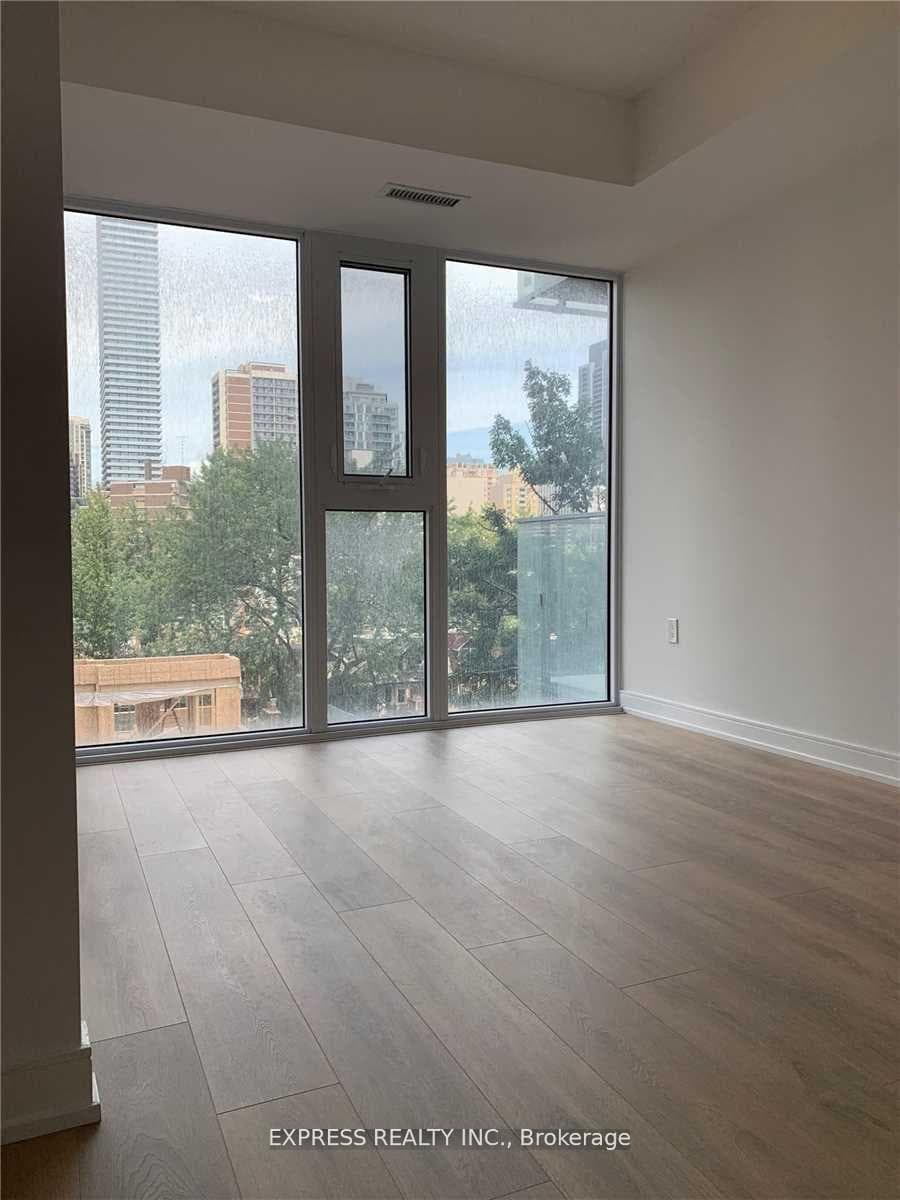 50 Wellesley Street Unit 803 photo 4
