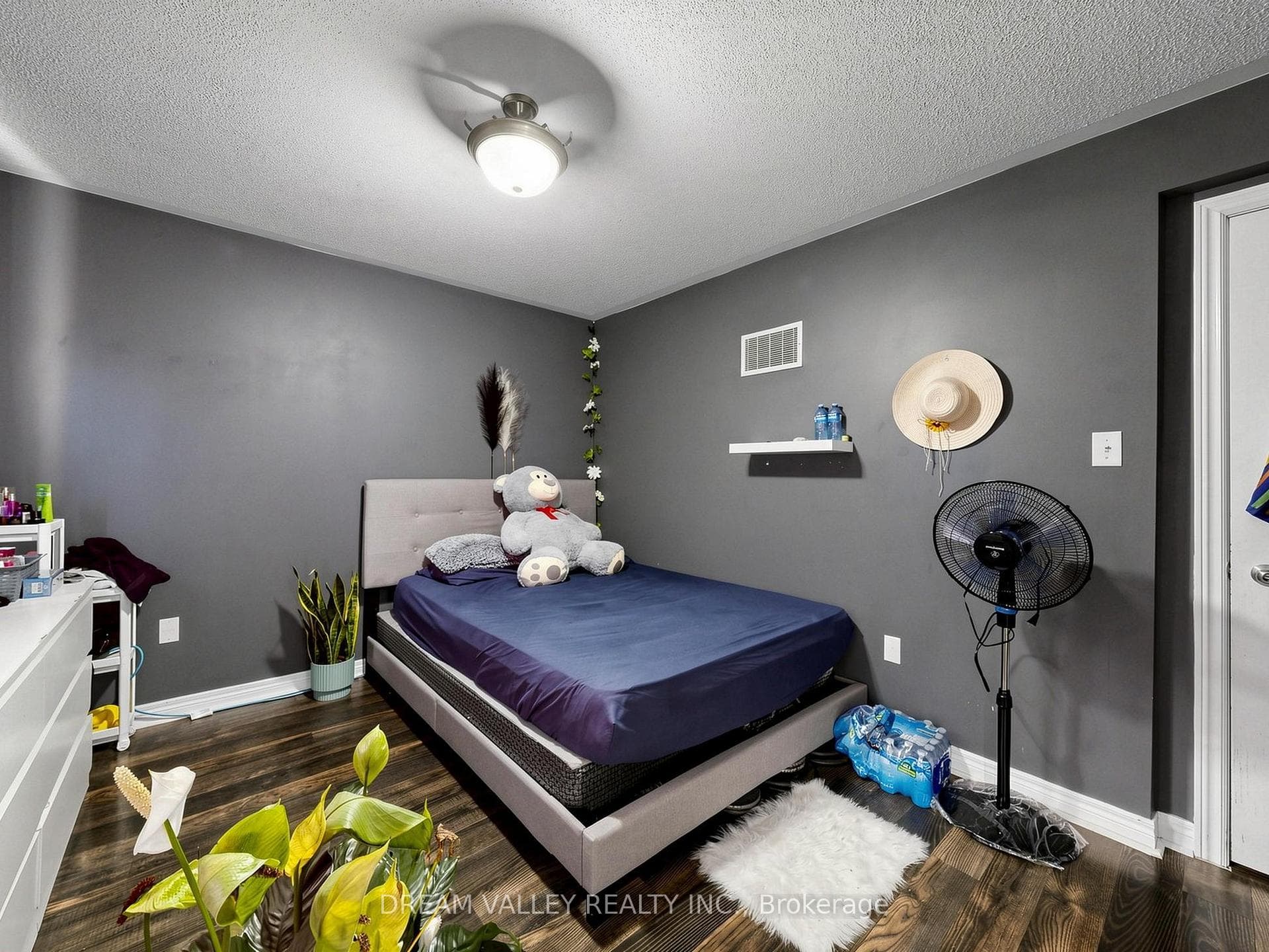 8 Zezel Way photo 9
