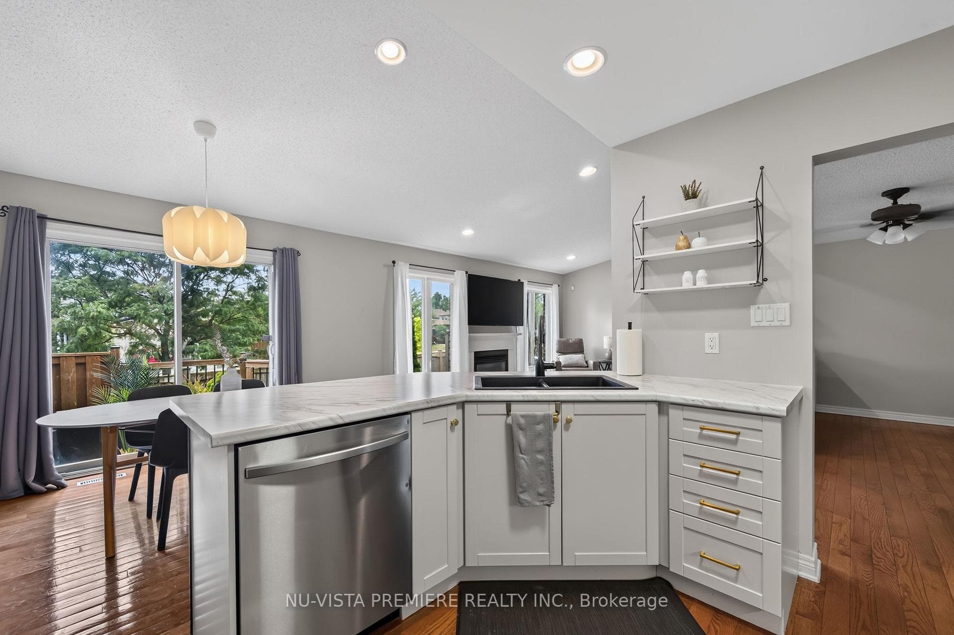 1582 Chelton Place photo 17