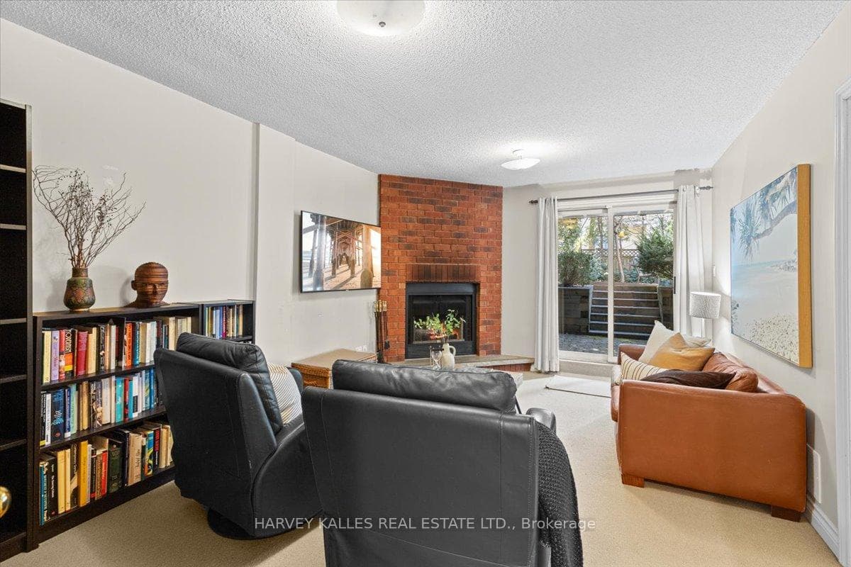 617 Castlefield Avenue photo 33