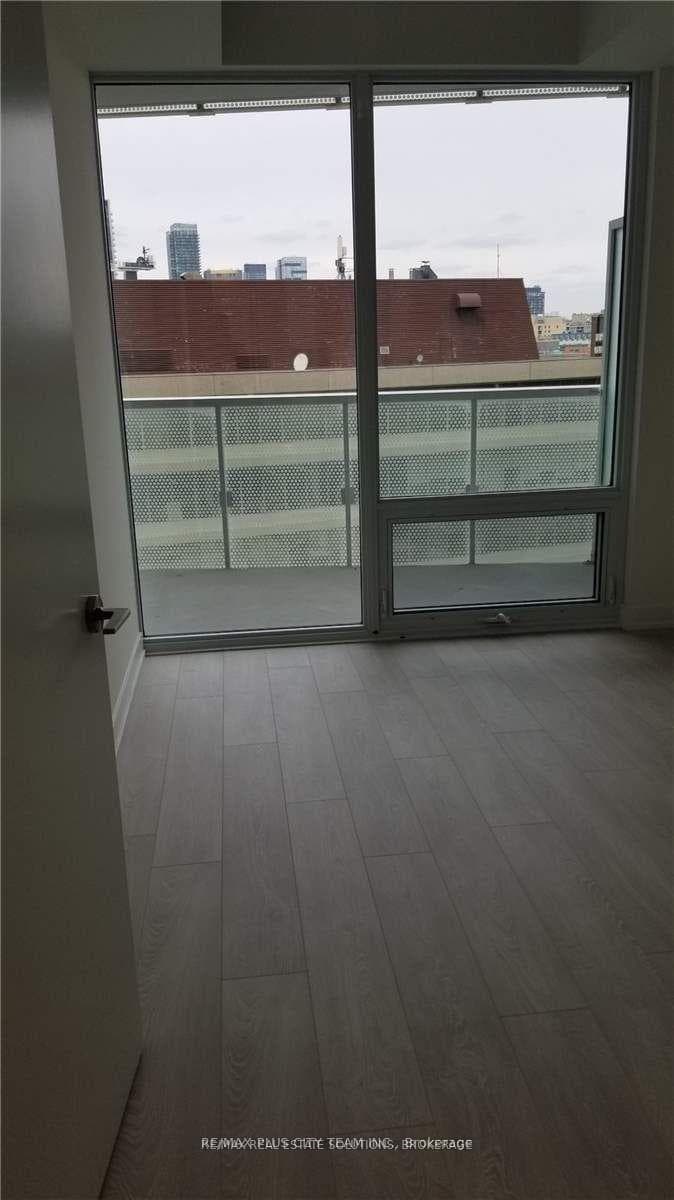 15 Queens Quay Unit 822 photo 10