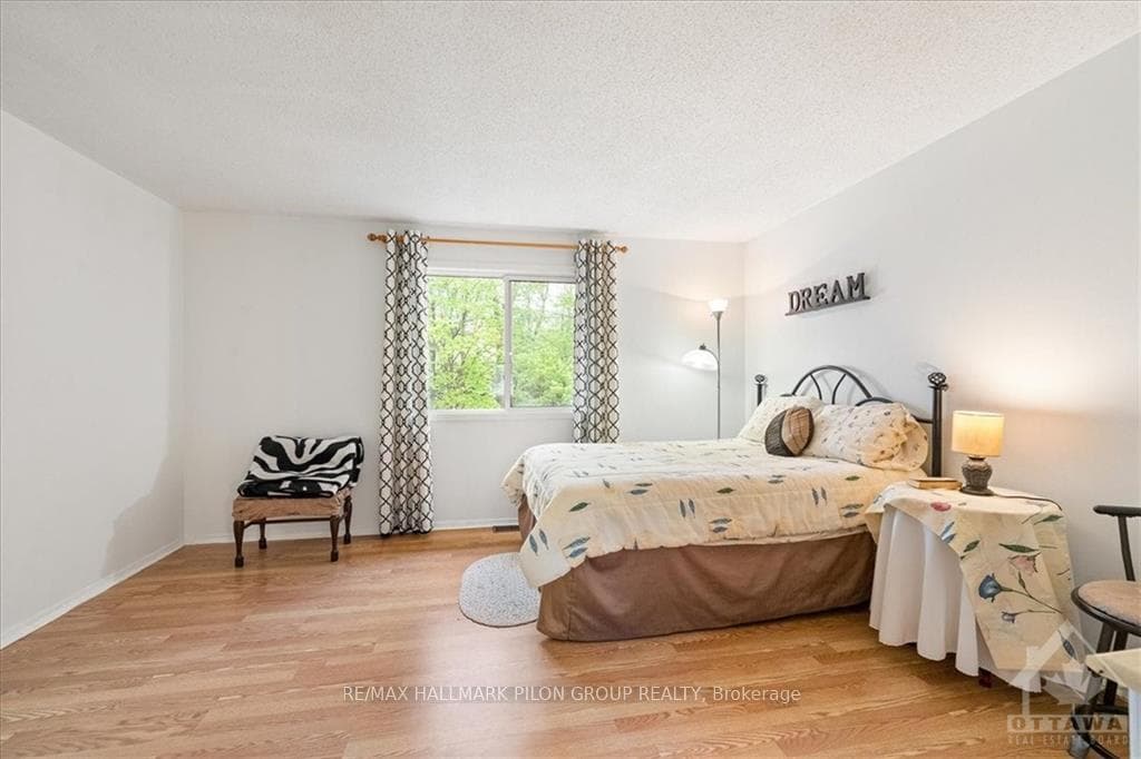 1133 DES FORETS Avenue photo 18