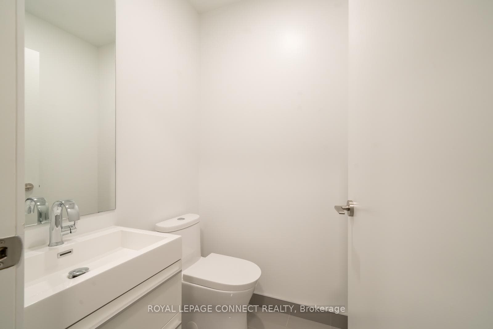 39 Roehampton Avenue Unit 1201 photo 5