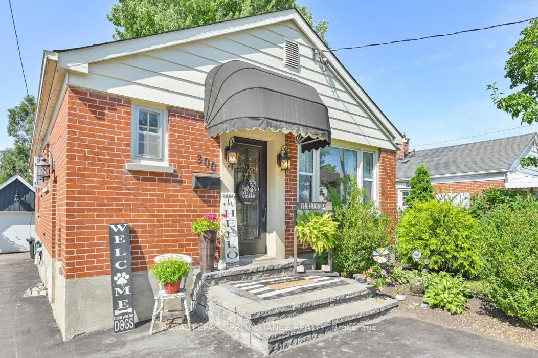 300 VICTORIA Avenue photo 4