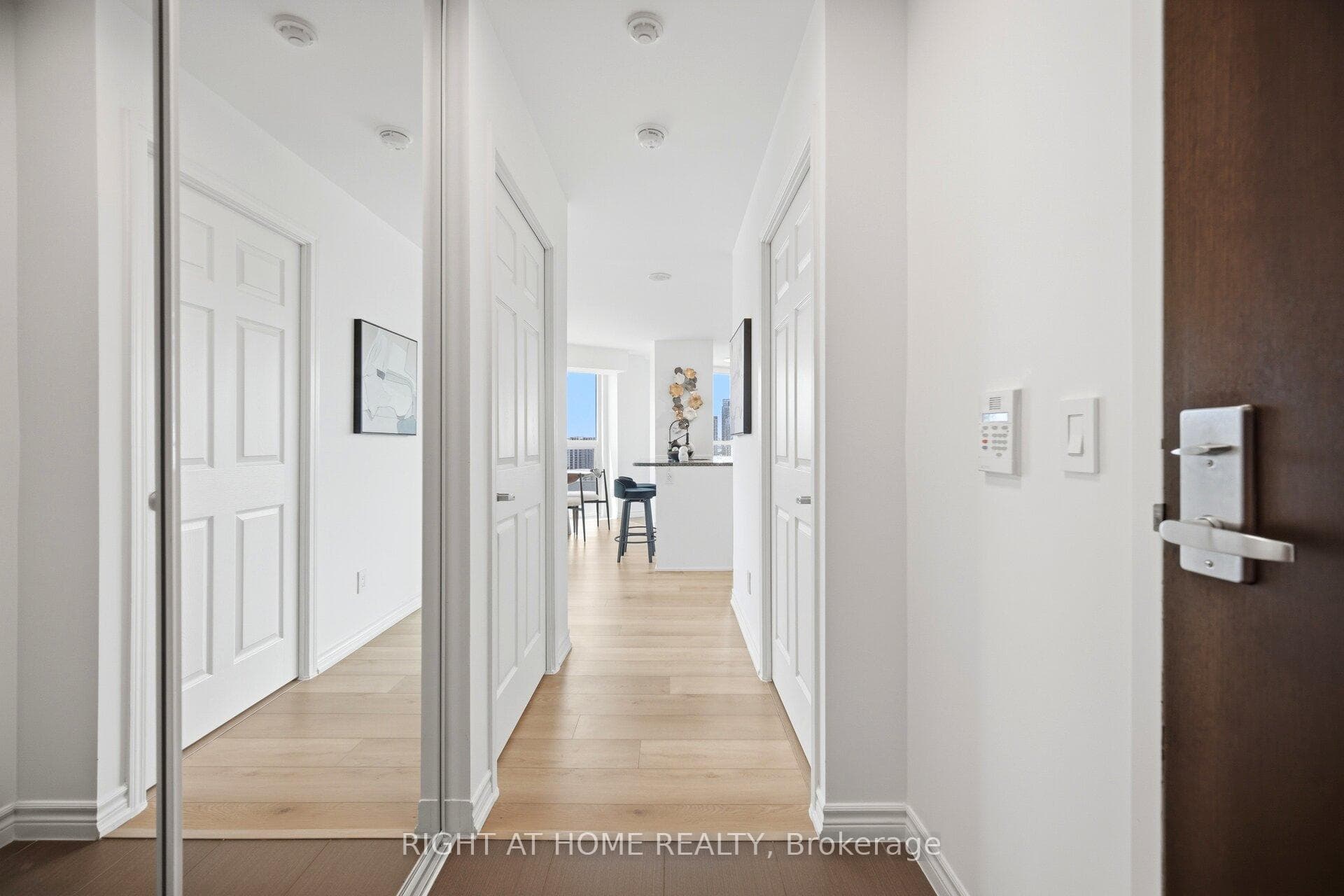 19 Grand Trunk Crescent Unit #2511 photo 11