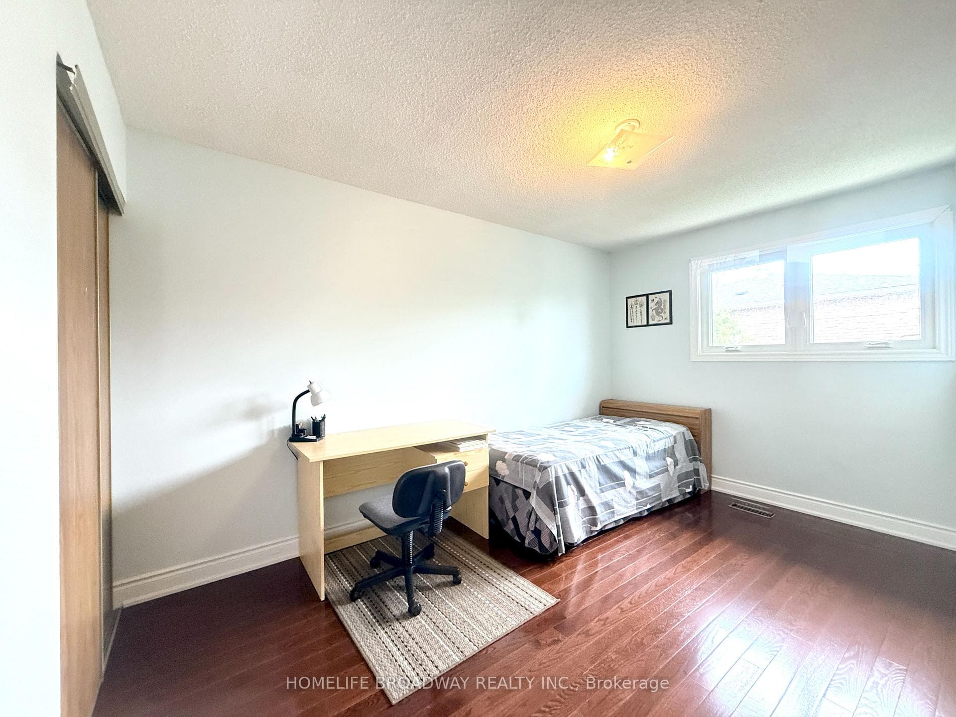 1099 Lovingston Crescent photo 17