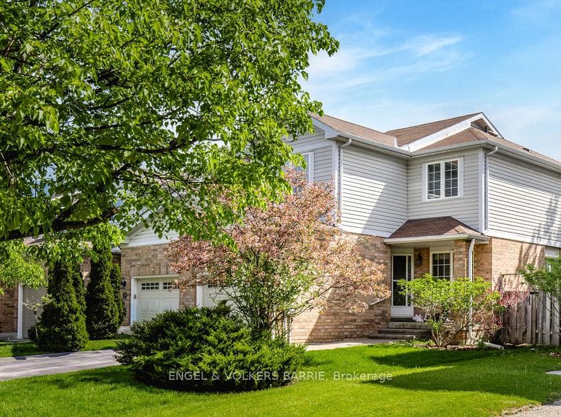 47 Pickett Crescent photo 1