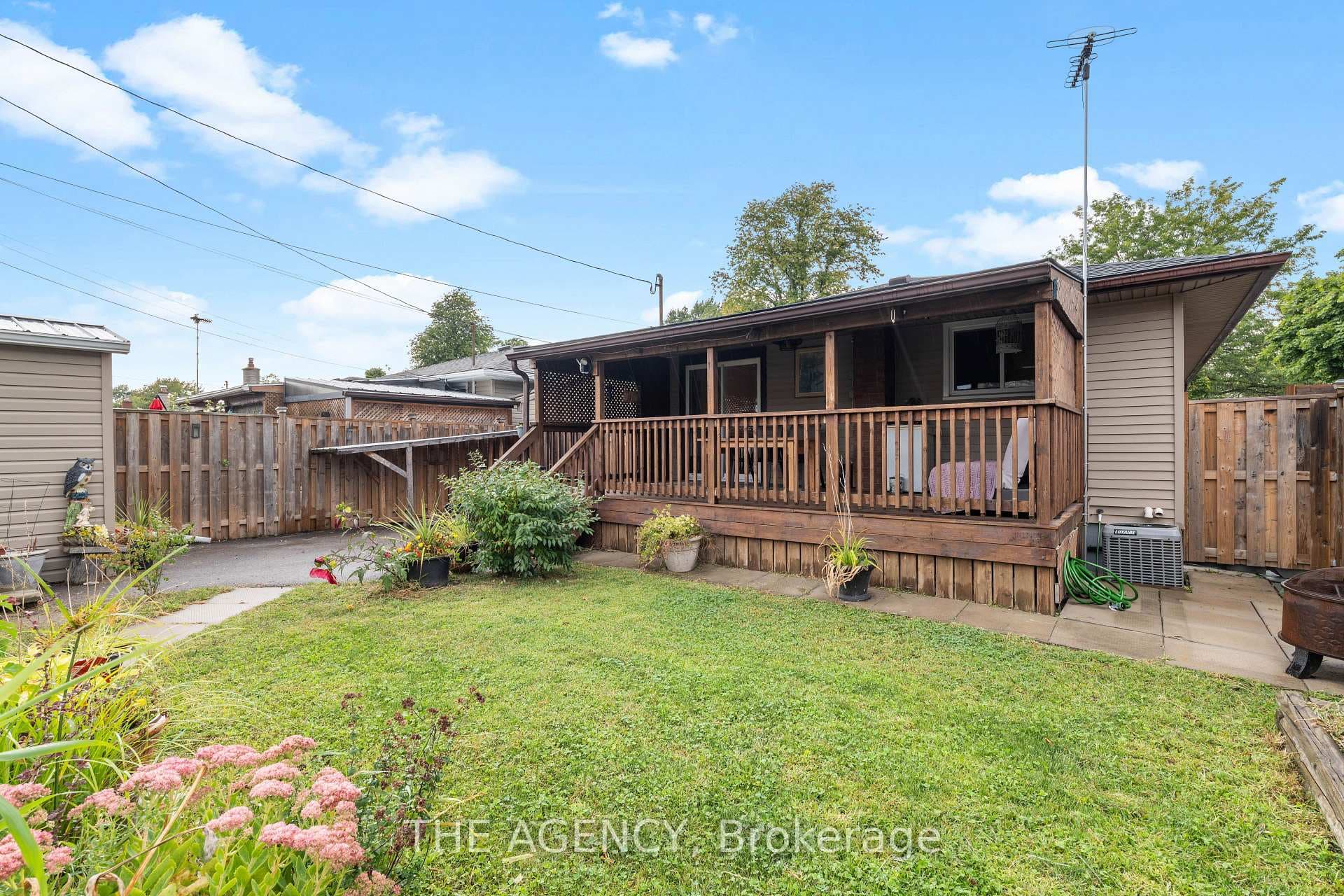 329 Gatfield Avenue photo 2
