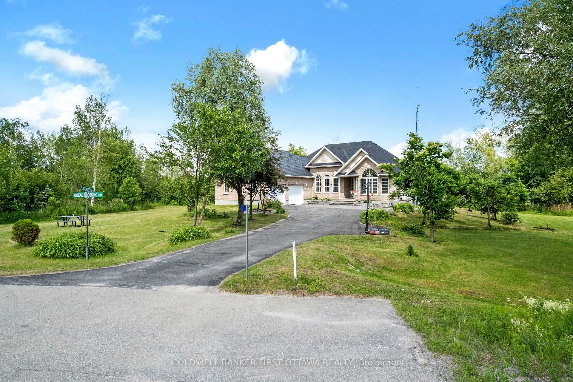 11 Rideau Crossing Crescent photo 4