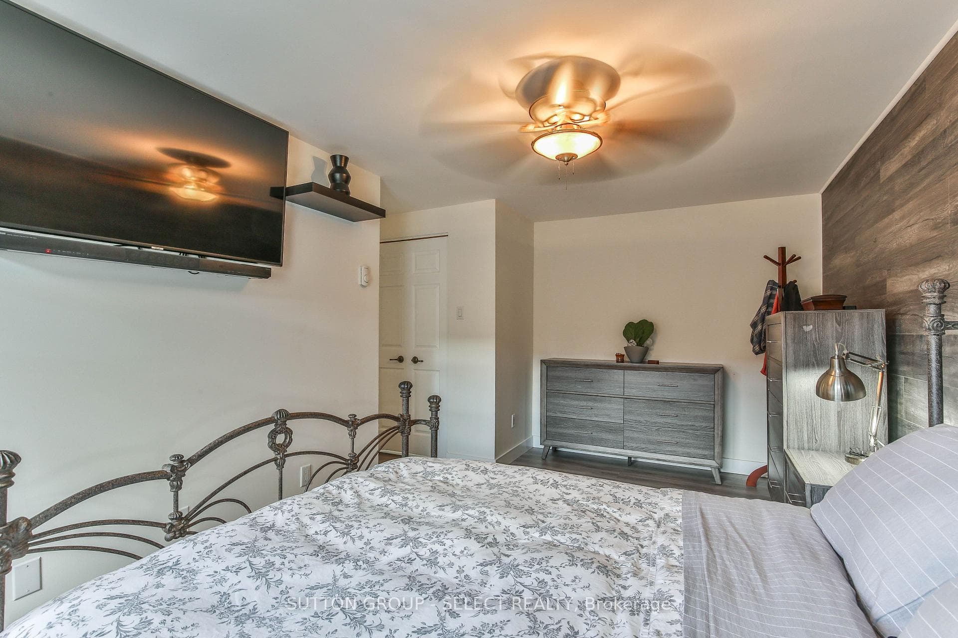 230 Clarke Road Unit 226 photo 21