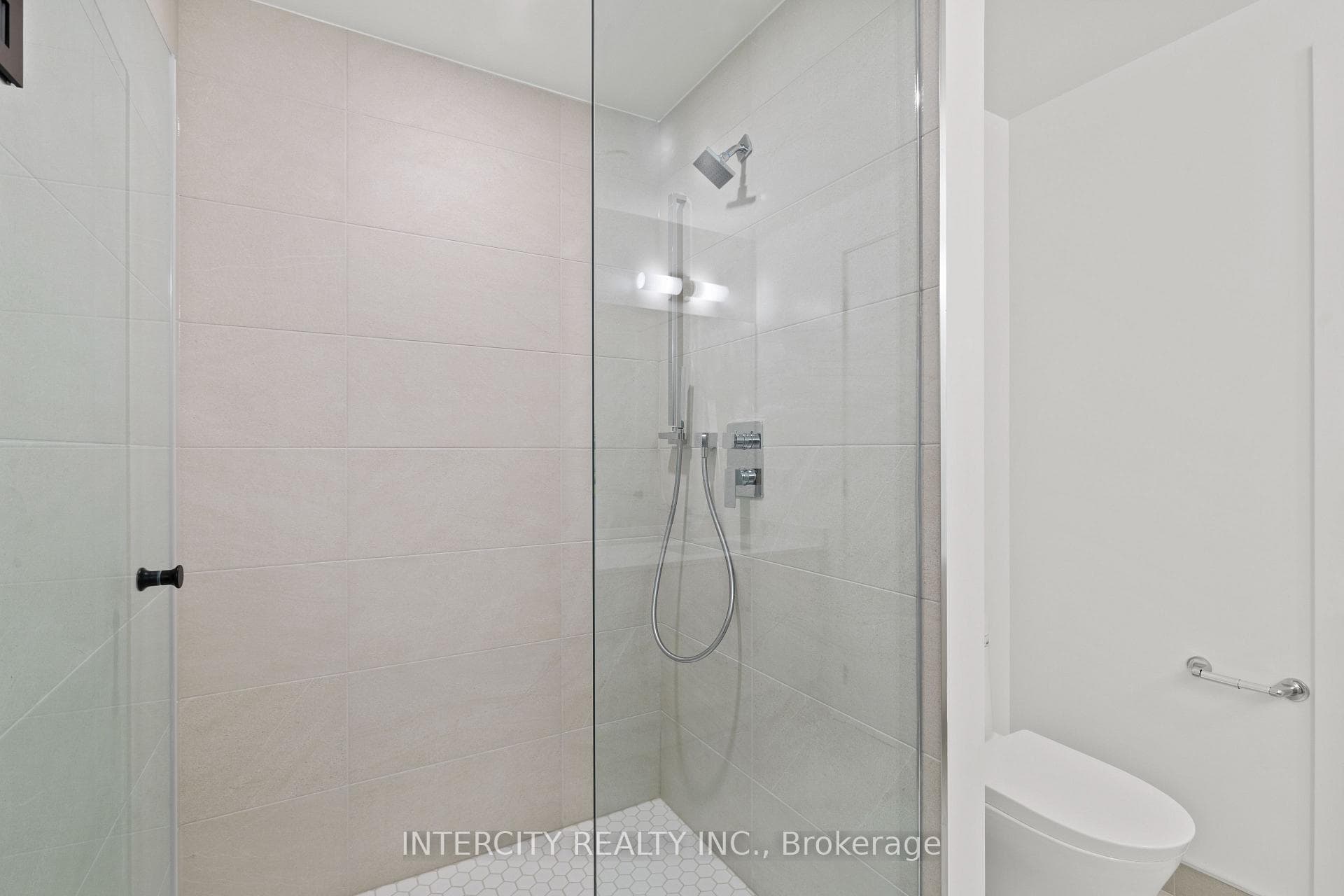 2075 King Road Unit 304 photo 16