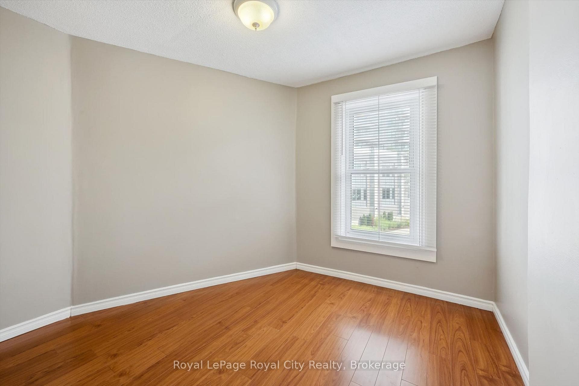 90 Neeve Street photo 33