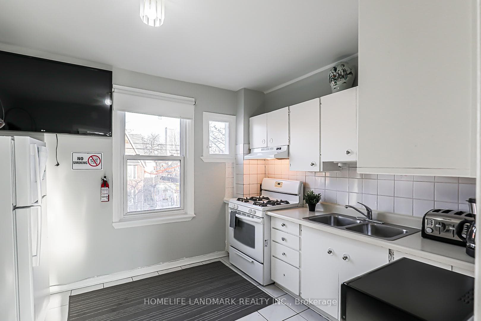 72 Bellevue Avenue Unit Upper photo 1