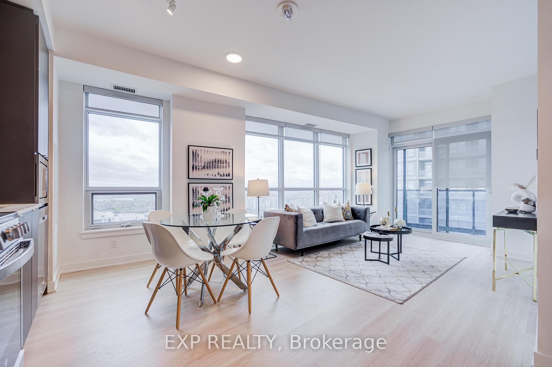 30 Upper Mall Way Unit 2707 photo 1