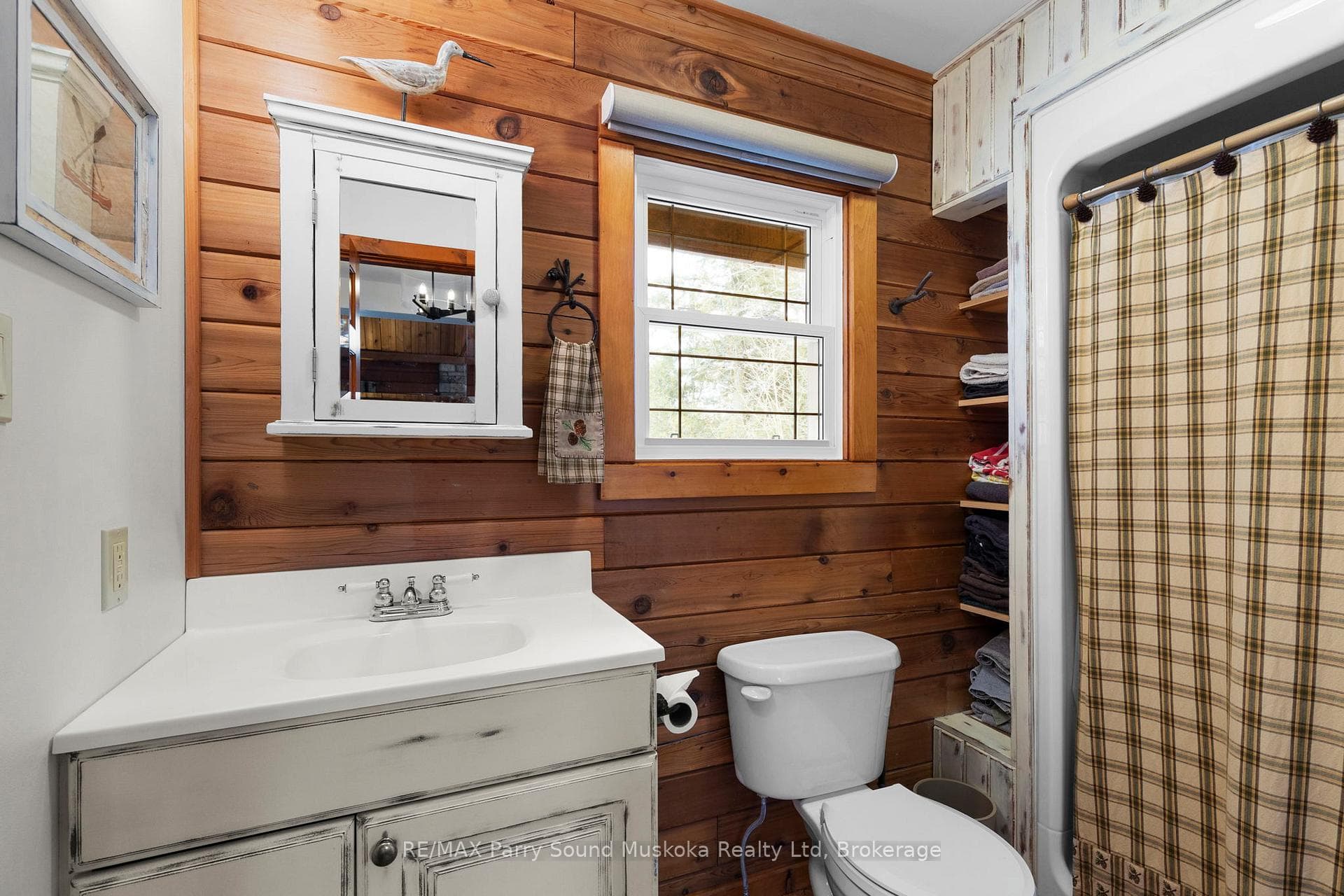 Main lvl 3-piece bathroom.
