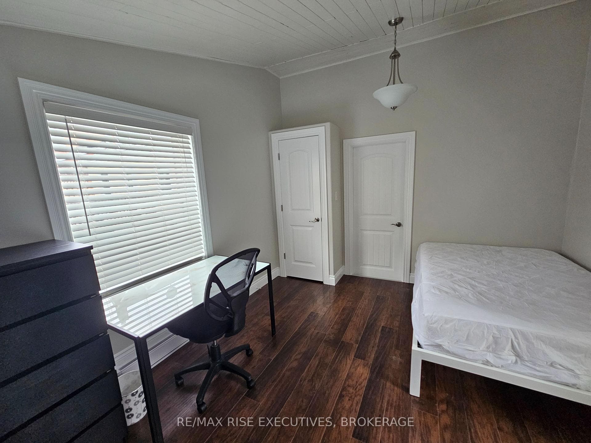 524 Frontenac Street photo 11