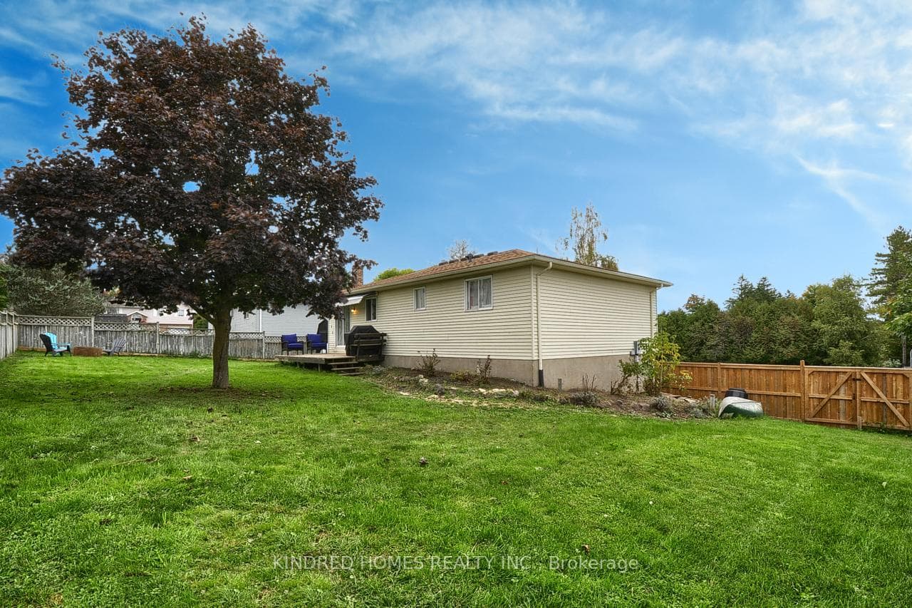 2 Brackenbury Street photo 28