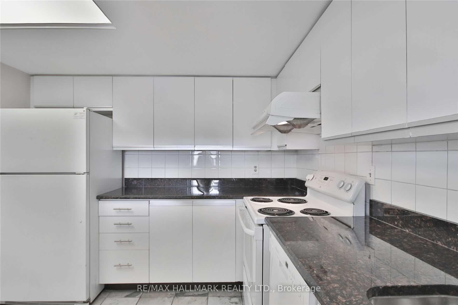 2466 Eglinton Avenue Unit 306 photo 6