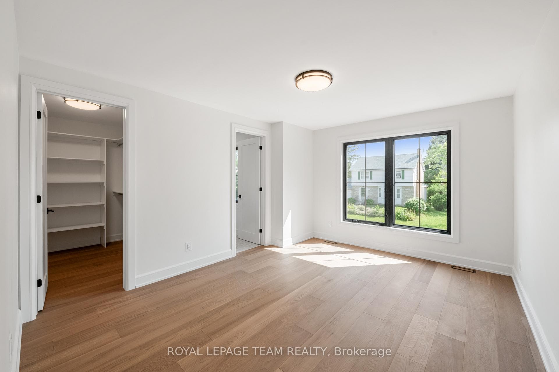 688 Hillcrest Avenue photo 27