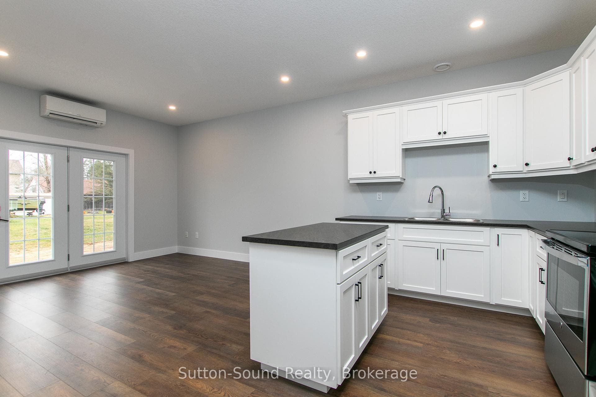 202 Queen Street Unit 5 photo 5