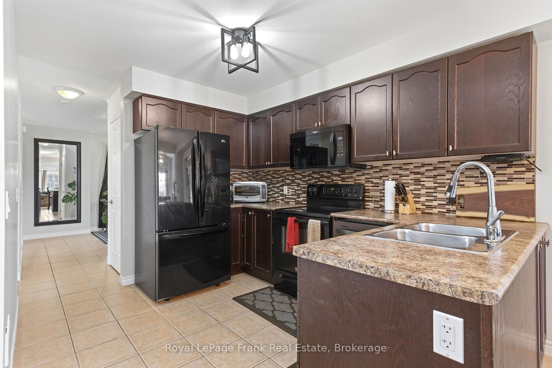 1340 Wadebridge Crescent photo 9