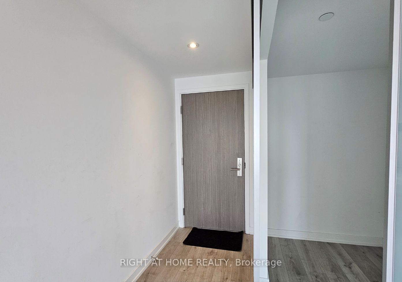 161 Roehampton Avenue Unit 1502 photo 2
