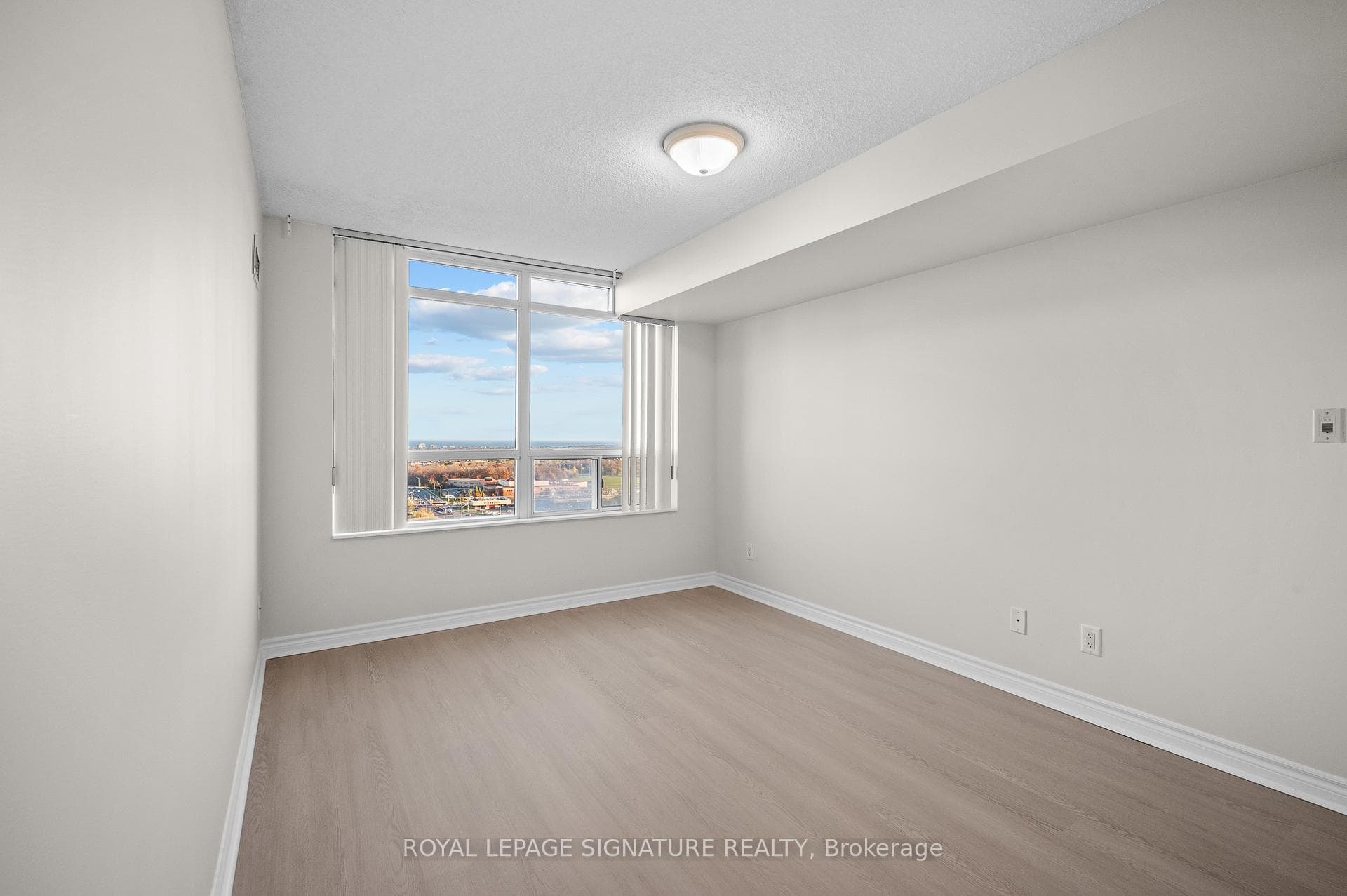 3880 Duke of York Boulevard Unit 2012 photo 10
