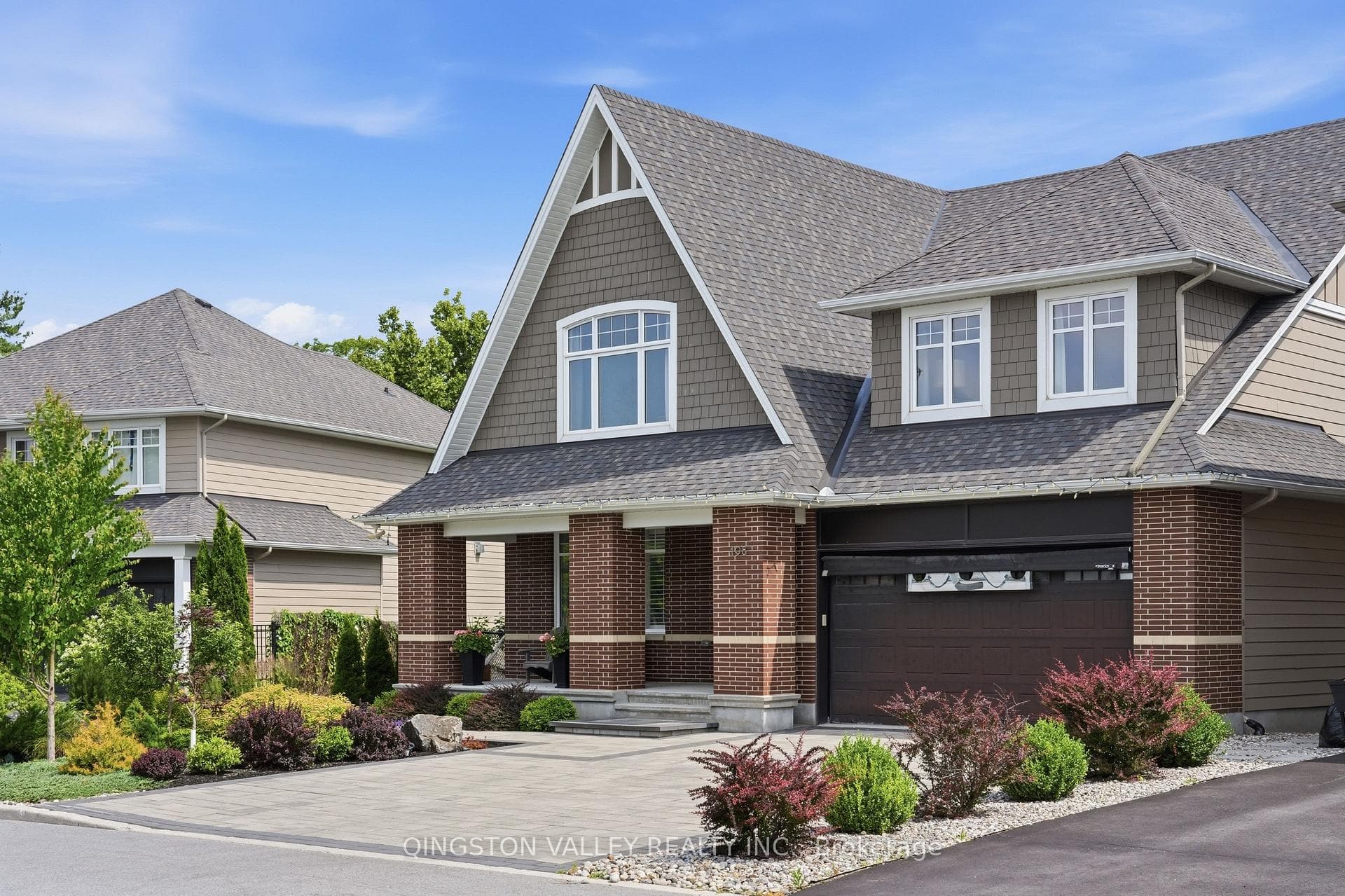 198 Escarpment Crescent photo 2