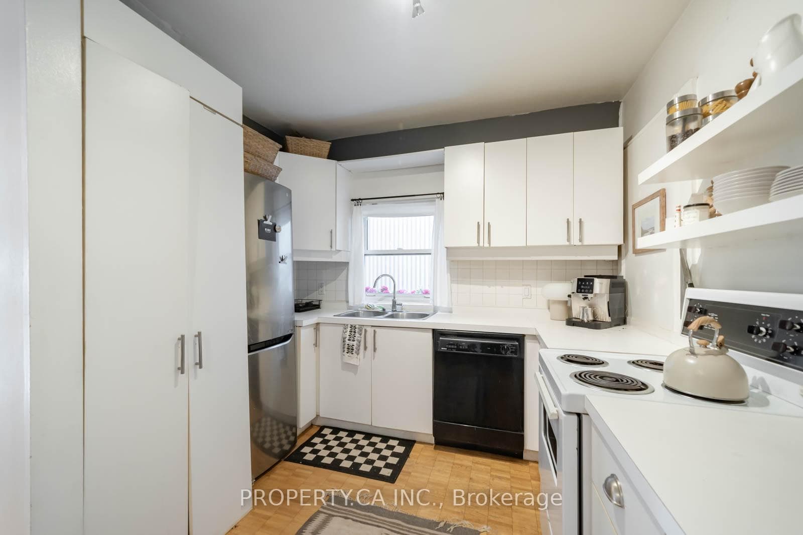 942 Queen Street Unit 2 photo 6
