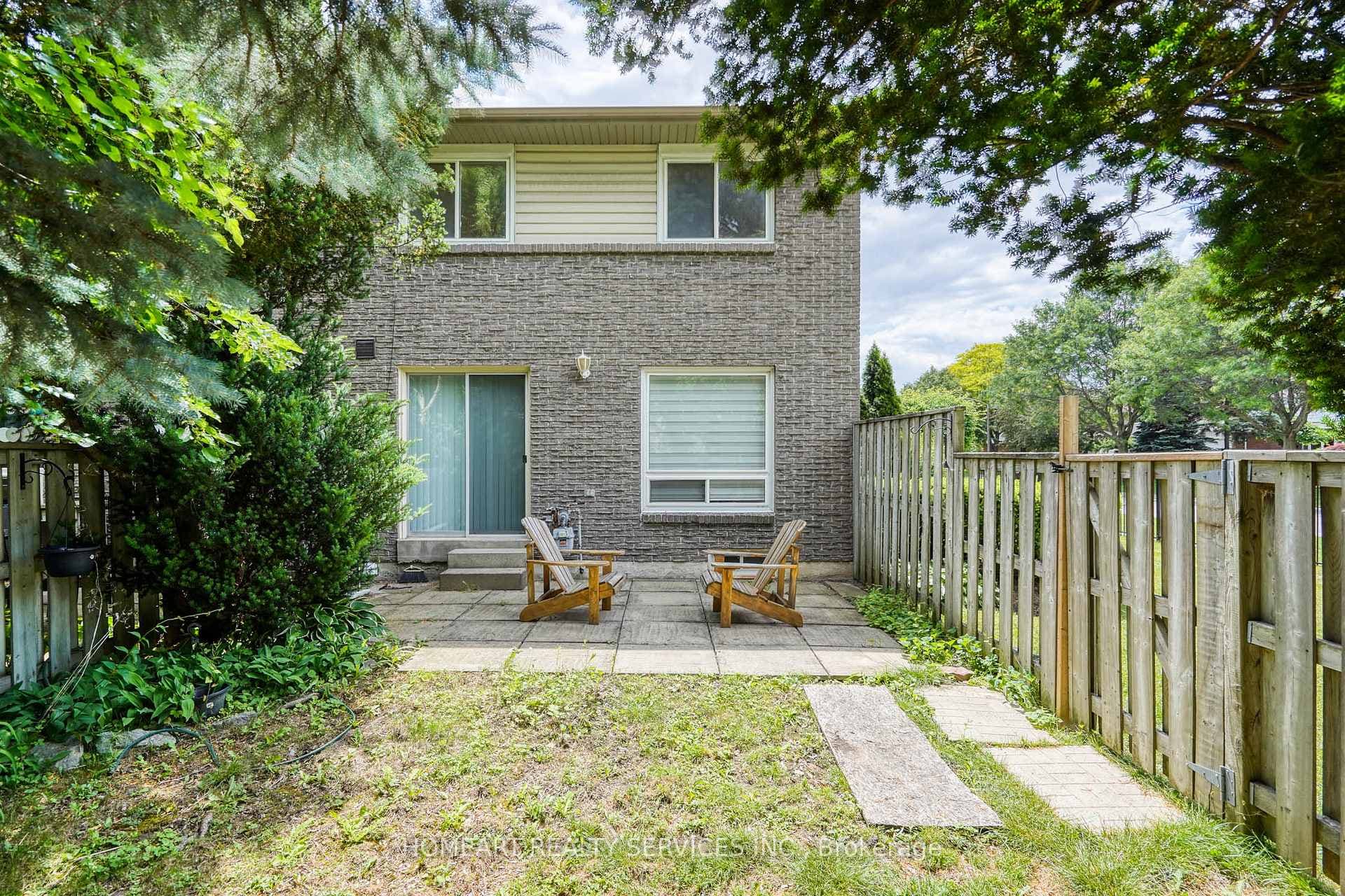2 Camelot Way photo 32