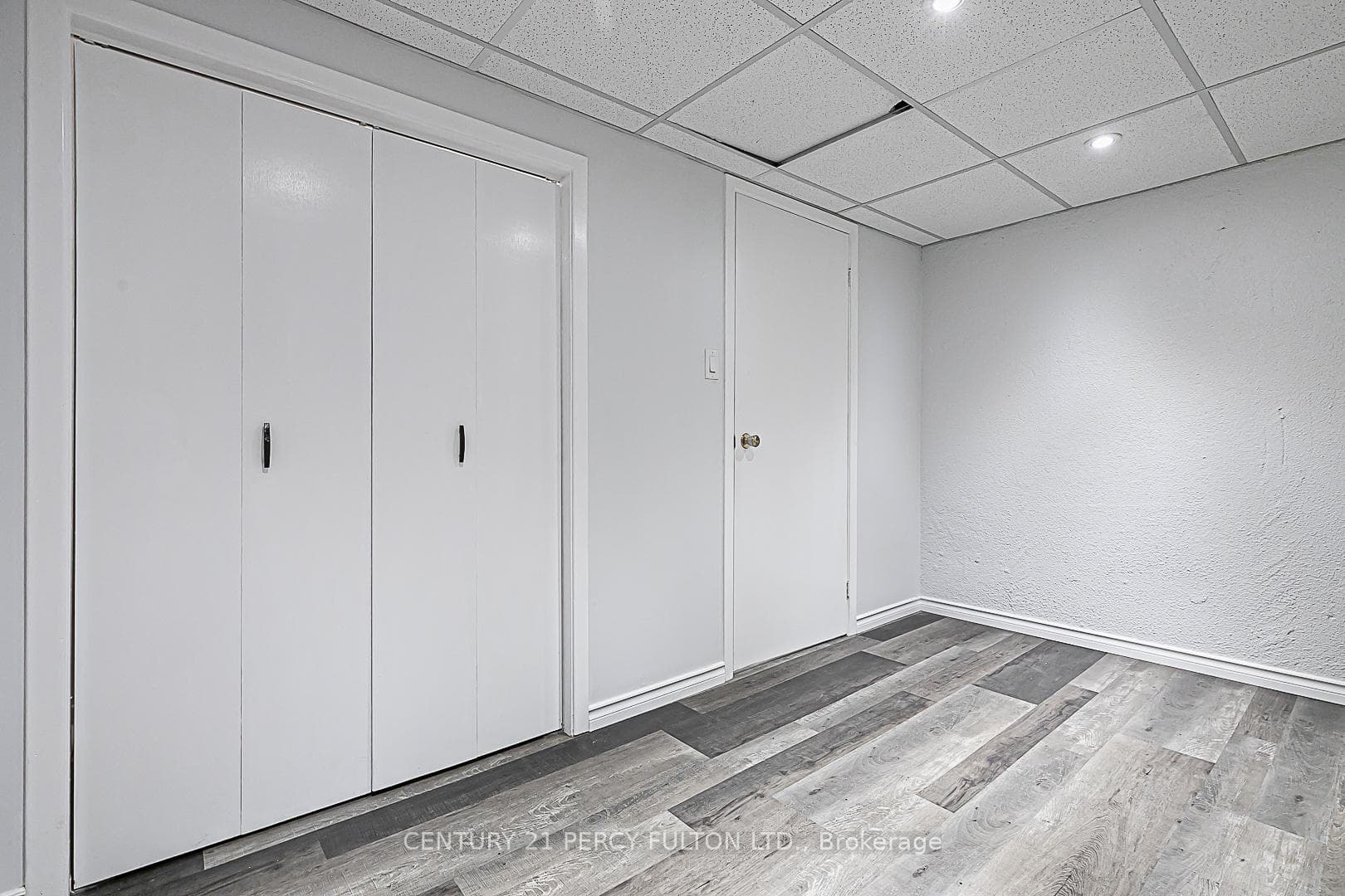 97 Baif Boulevard photo 32