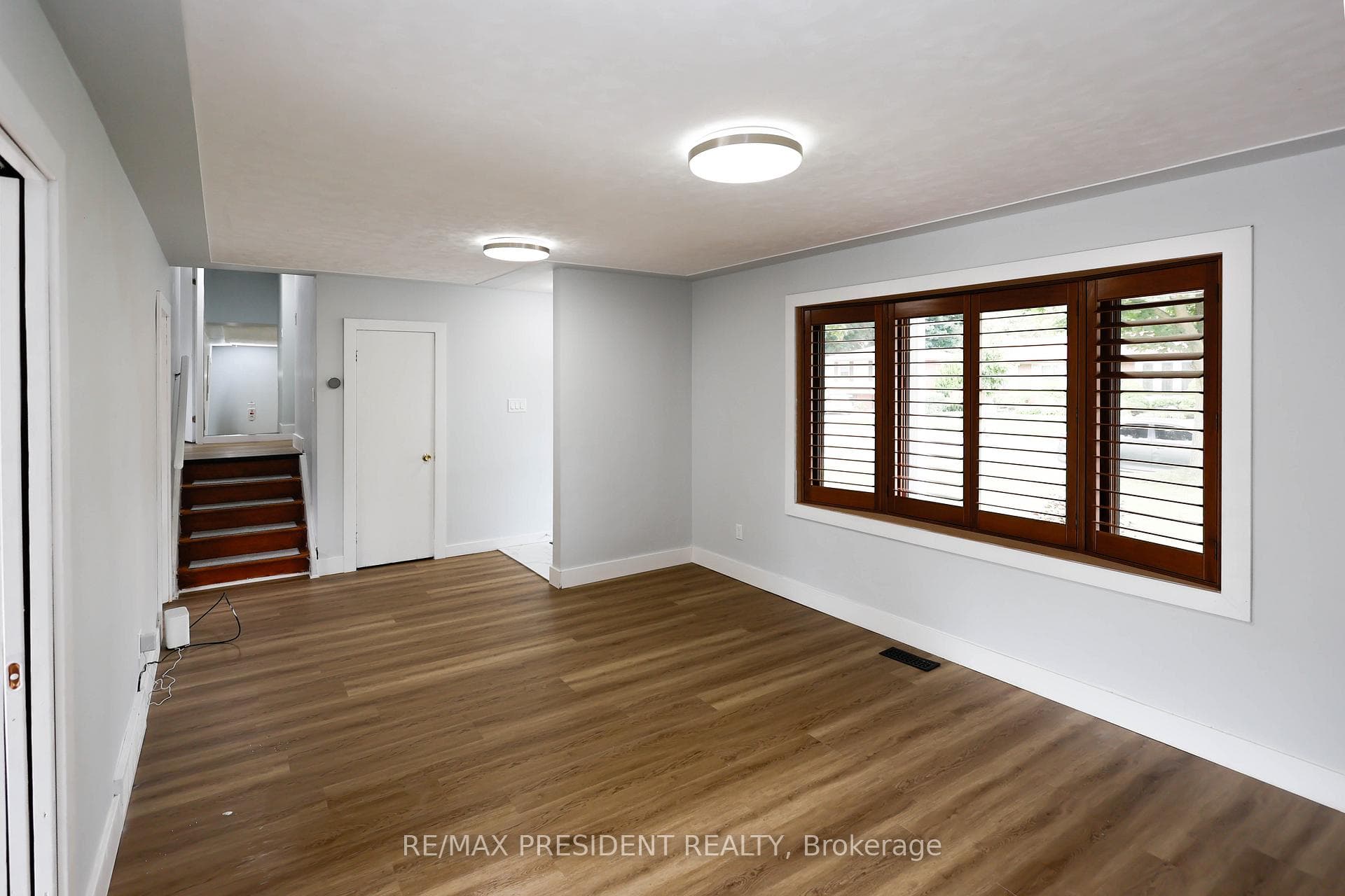 1256 Victoria Drive photo 8