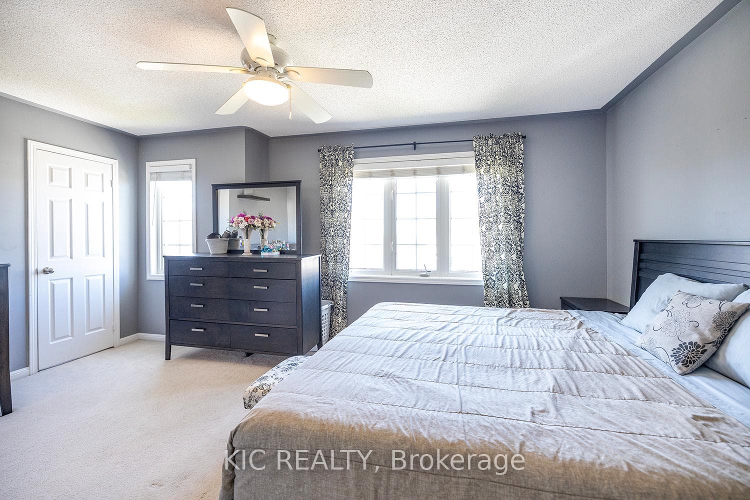 899 Bourne Crescent photo 18