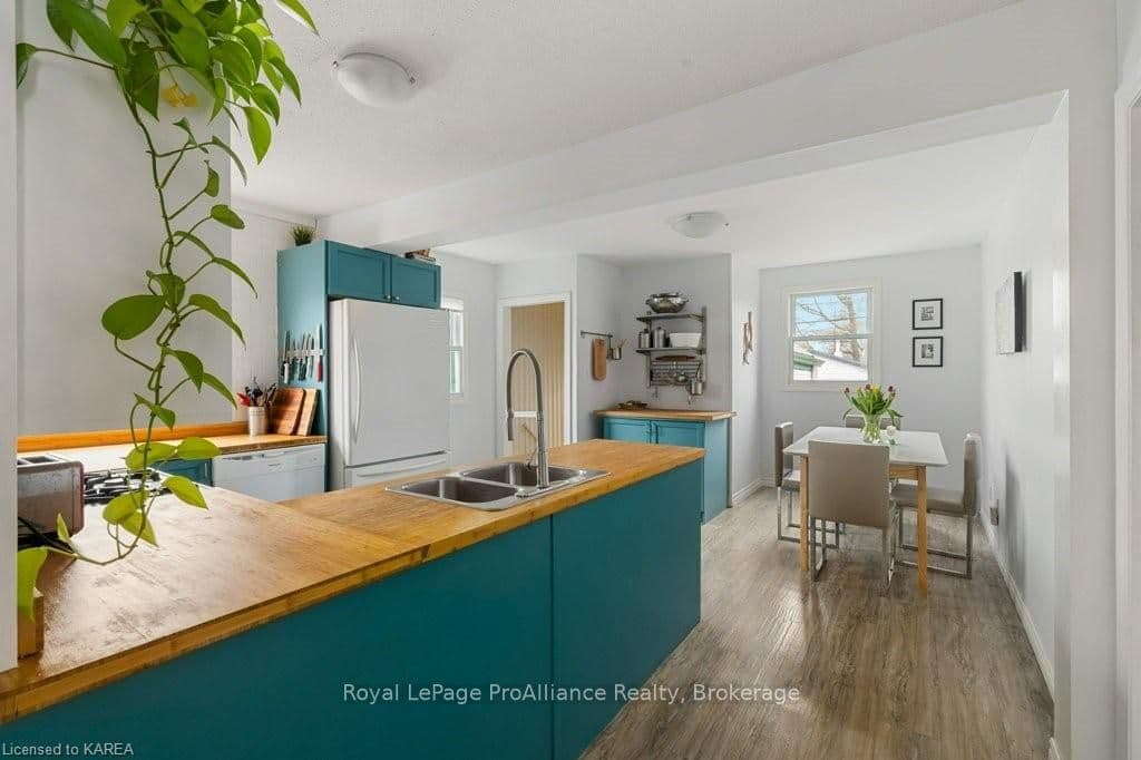 13 FIFTH Avenue photo 15