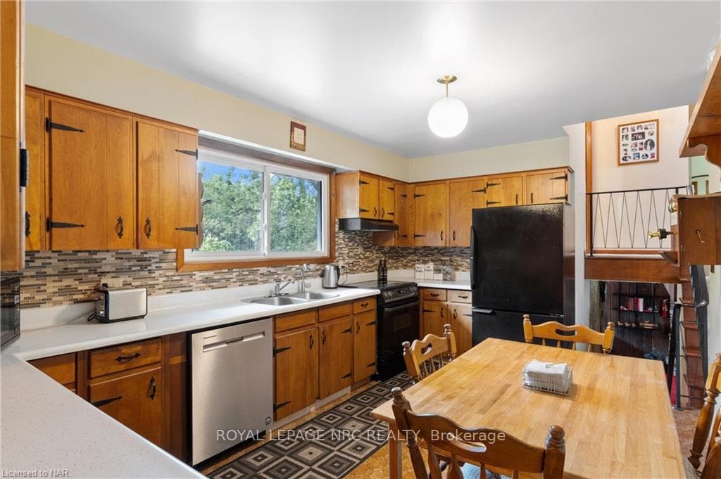 817 SAWMILL Road photo 15