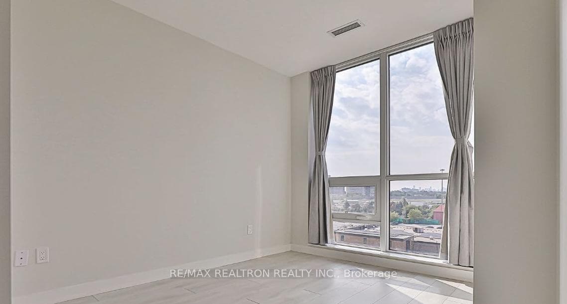 31 Tippett Road Unit 636 photo 23