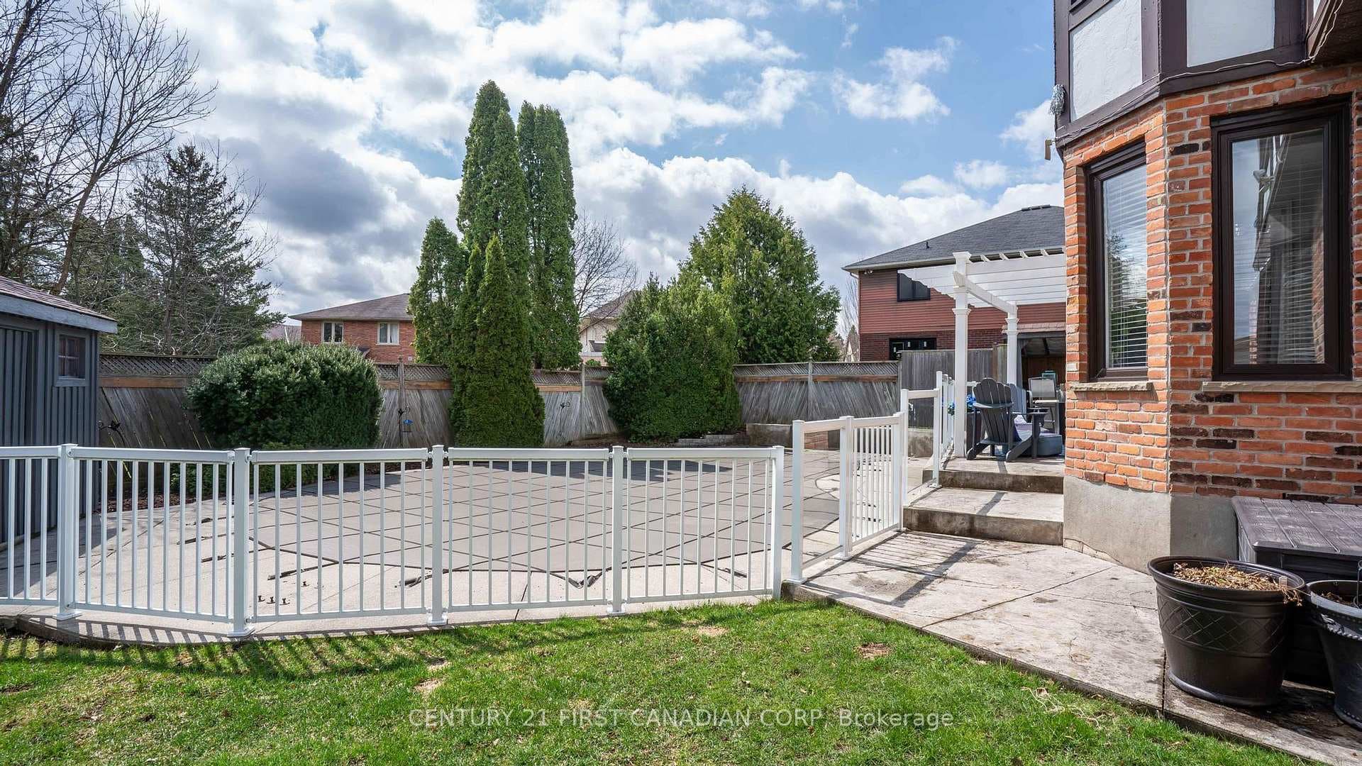 135 Ambleside Drive photo 42