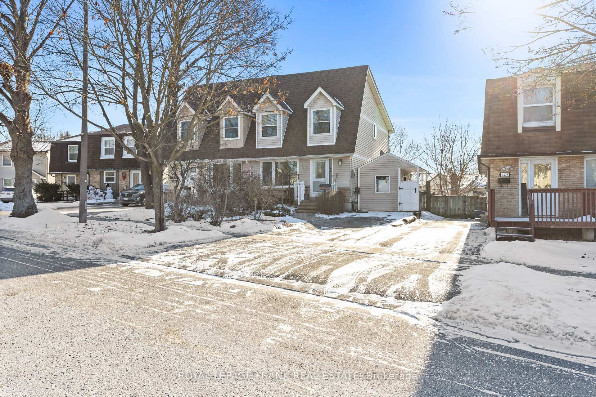 493 Lancelot Crescent photo 1