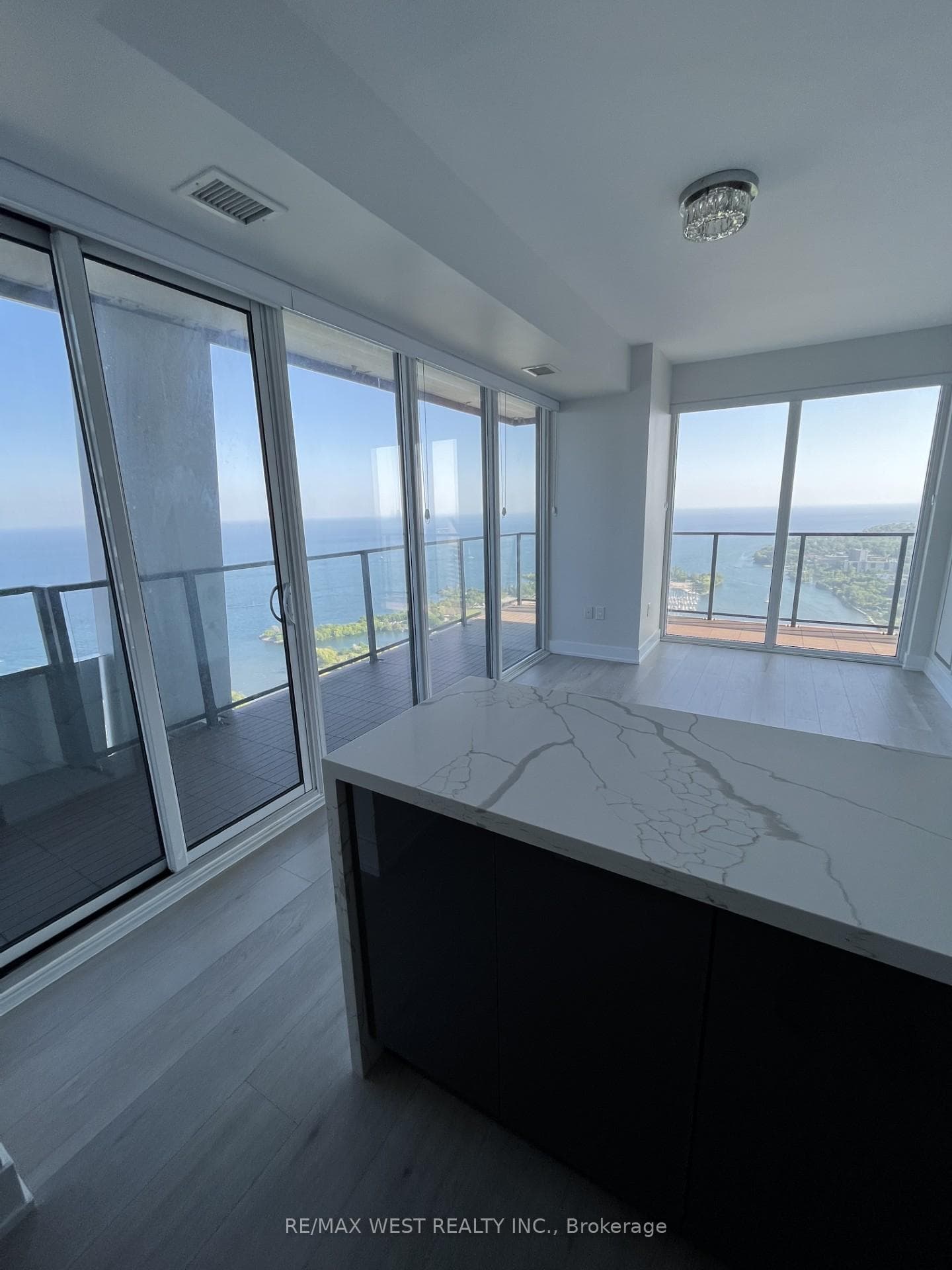 30 Shore Breeze Drive Unit 4910 photo 5