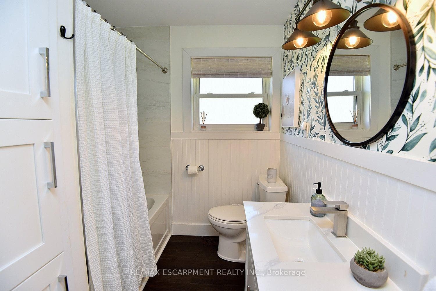 Main level 4 pce bath