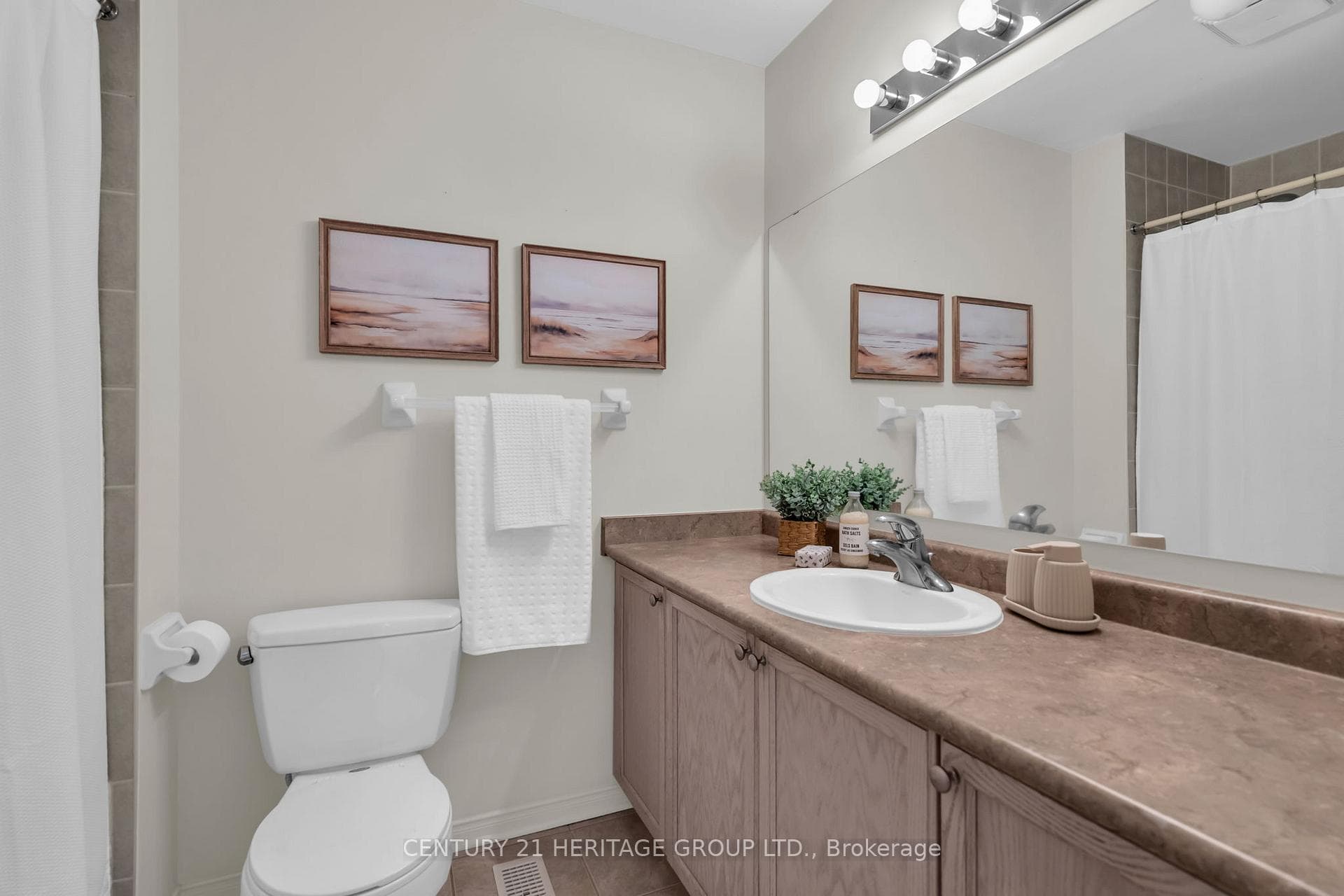 129 Hartford Crescent photo 31