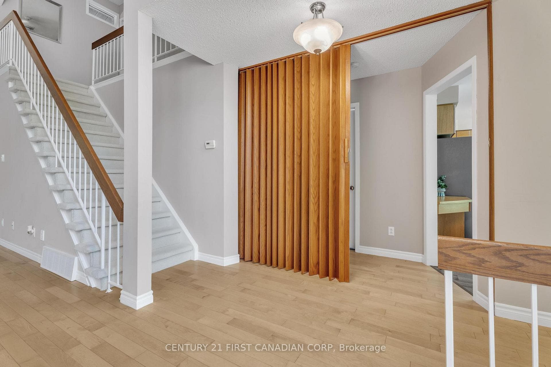285 Riverside Drive photo 10