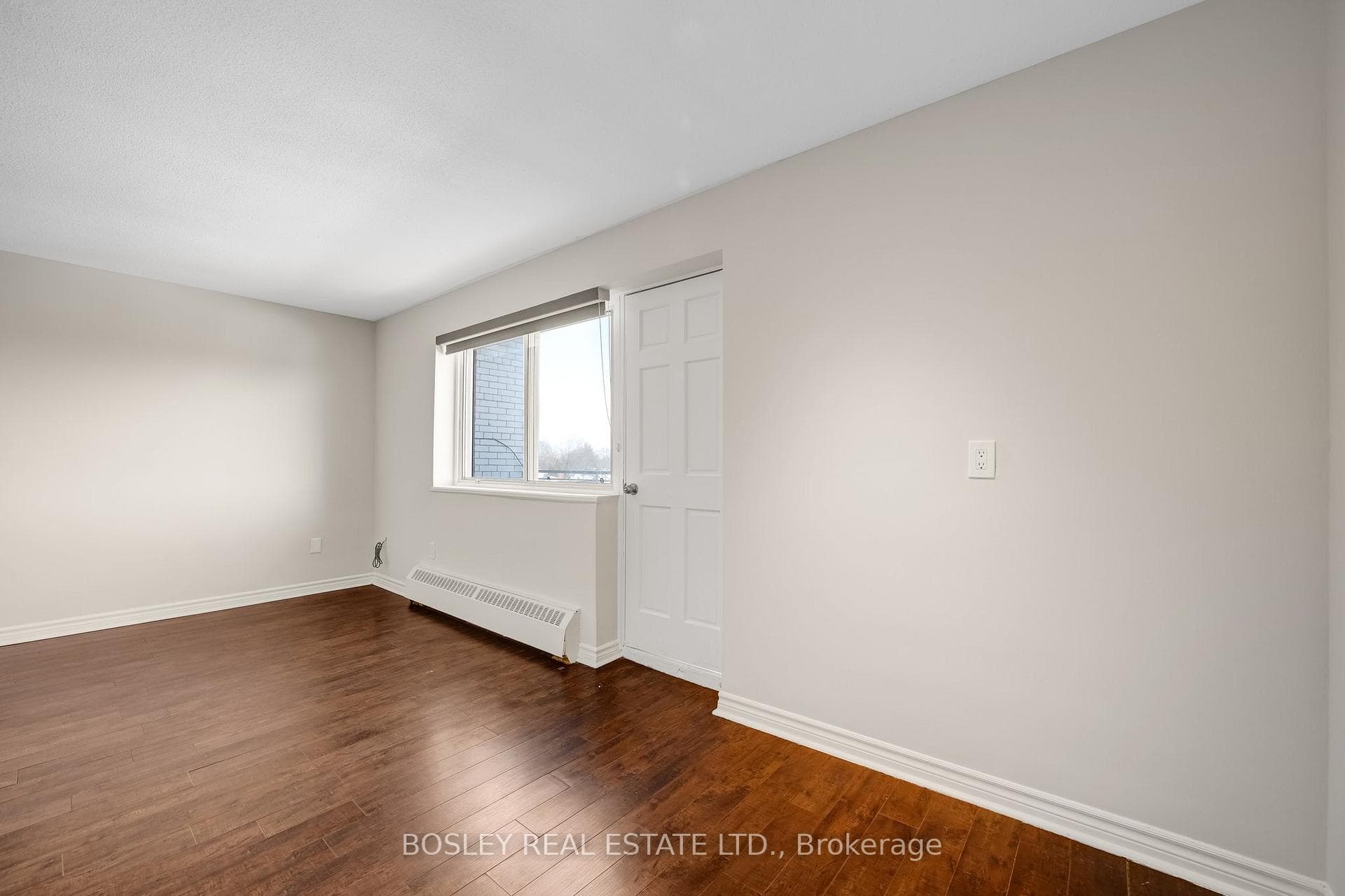 2485 Woking Crescent Unit 404 photo 16